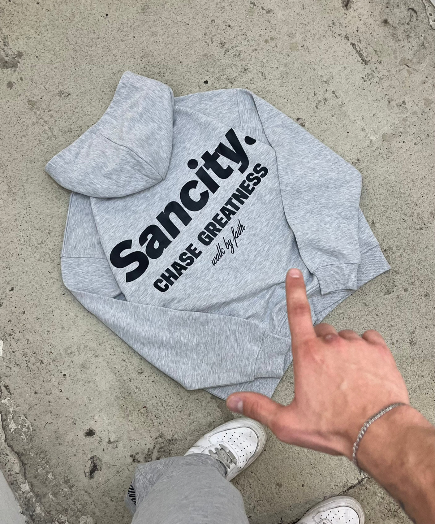 chase greatness zipper grey.