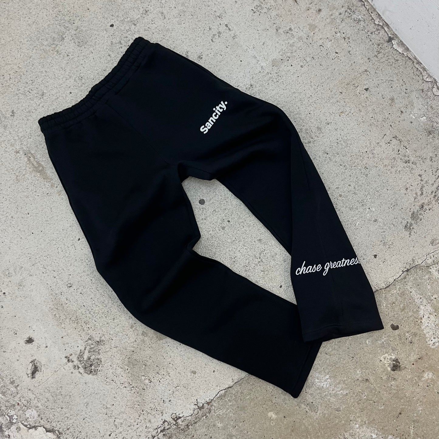 chase greatness pants black.